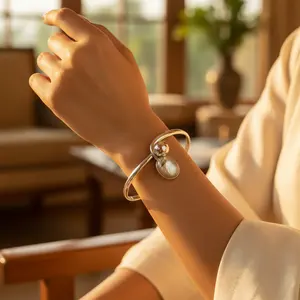 Brazalete de Plata 925 con Bola para Mujer, Joyería Minimalista con Perlas - Product Image 1