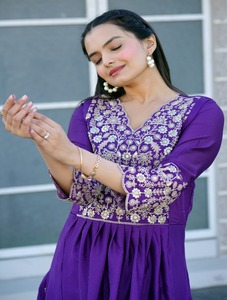 Robe de chinon lavable longueur au sol avec col en V brodé motif tissé solide et patchwork - Product Image 3