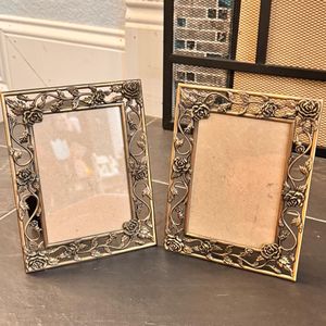 Elegant handcrafted metal <b>photo</b> <b>frame</b> suitable for premium gifting and stylish interior accents - Product Image 1