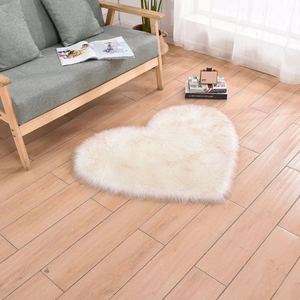 Tapis moderne en forme de cœur, moelleux, personnalisé, en laine de soie 5-6 mm avec envers antidérapant pour la décoration de la chambre et du salon - Product Image 6