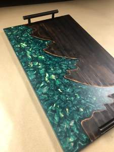 Plateau de service moderne en bois et résine avec incrustation artistique en époxy, plateau de service rectangulaire en bois naturel et résine pour un usage domestique - Product Image 4