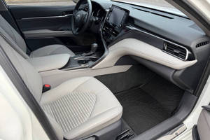 Auto Usado Económico Toyota Camry SE Nightshade 2023 con Volante a la Izquierda - Product Image 4