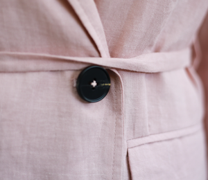 Chaqueta con lazo de ramio tejido con patrón a cuadros para mujer, botón relleno de algodón fino para temporadas de otoño invierno con bolsillos laterales - Product Image 3