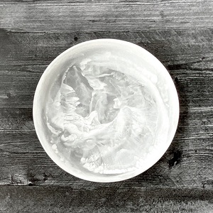 Nouvelle assiette en résine de couleur ombrée, ronde, en résine naturelle, aspect bois, corne, vaisselle, bol, service de fruits, saladier, plateau en résine, fait à la main - Product Image 2