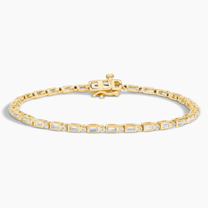 Elegante pulsera de oro amarillo de 10 quilates con diamantes cultivados en laboratorio Baguette en un elegante diseño de tenis para mujeres modernas - Product Image 1