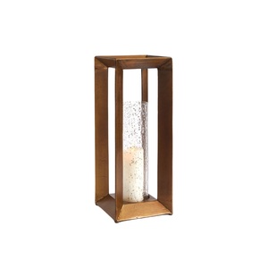 Marco de metal de diseño premium con linternas de vela de pozo de vidrio El mejor fabricante para bodas con tamaños de 9,5x9,5x24,25 pulgadas - Product Image 1
