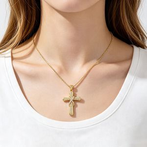 Collier Pendentif Croix Torsadée Plaqué Or avec Zircon Cubique pour Femme, Chaîne de Clavicule Religieuse en Cuivre - Product Image 2