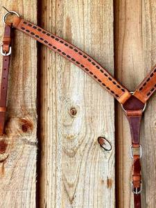 Plastron anatomique de style équin en cuir véritable avec attache martingale, produit pour chevaux, vente en gros - Product Image 2