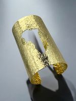 Brazalete de Latón Chapado en Oro de Alta Calidad para Mujer, Diseño de Corazón Tallado, Estilo Moderno con Imitación Antigua, Joyería Hecha a Mano para Regalo