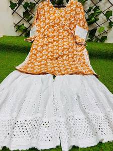 Nhà Thiết Kế Của Phụ Nữ Và Cô Gái Tinh Khiết Bông Cam & Trắng angrakha Ngắn Kurti Với Sharara Và Voan Dupatta Tại Giá Bán Buôn - Product Image 5