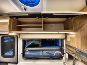 Autocaravana Compacta de Lujo 4x4 – Vehículo Moderno para Viajes por Carretera, Turismo, Camping y Vida Aislada - Product Image 4