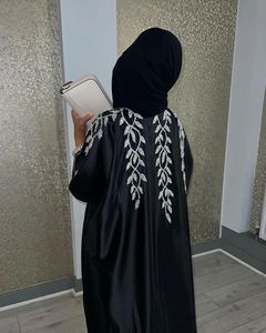 Abaya longue en soie de luxe sur mesure, élégante, style Dubaï, pour femmes musulmanes, anti-rides, faite à la main, pour la prière - Product Image 2