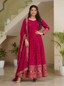 Vestido Anarkali de la Mejor Calidad, Seda Vichitra con Bordado de Lentejuelas para Fiestas o Eventos Especiales para Mujer, Venta para Exportación - Product Image 5