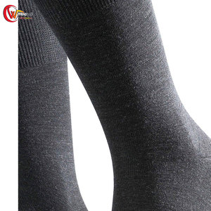 ถุงเท้ากีฬาฟุตบอลสำหรับผู้ชายถุงเท้าฟุตบอลกีฬาดีไซน์ใหม่ระบายอากาศได้ดีสีทึบ - Product Image 3