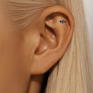 Orecchino per cartilagine con filettatura interna in <span class=keywords><strong>argento</strong></span> 925 placcato oro 18K, con zircone blu 5A di diverse misure, per <span class=keywords><strong>piercing</strong></span> Helix e <span class=keywords><strong>Trago</strong></span> - Product Image 4