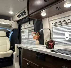 DESCUENTO C-S Autocaravana Usada W-i-n-n-e-b-a-go TRAVATO 59GL 2025 en Venta, Lista para Entregar - Product Image 3