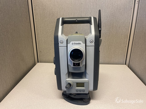 Station totale robotisée Trimble S7 avec VISION |   Station totale robotisée Trimble S7 DR Plus 3'' avec contrôleur TSC3 et prisme 360 degrés - Product Image 4
