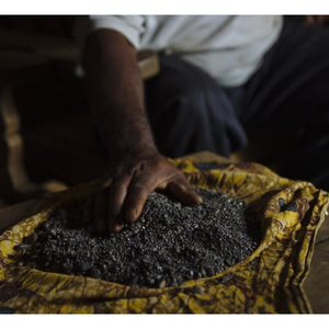 Concentrado de mineral de coltán con 30% a 40% de contenido de tantalio disponible para exportación global y uso en refinerías de metales - Product Image 1