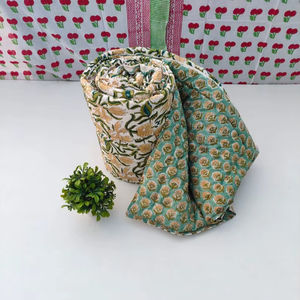 Colcha Razai Estampada a Mano, Acogedora Cubrecama de Algodón, Decoración para Dormitorio - Product Image 1