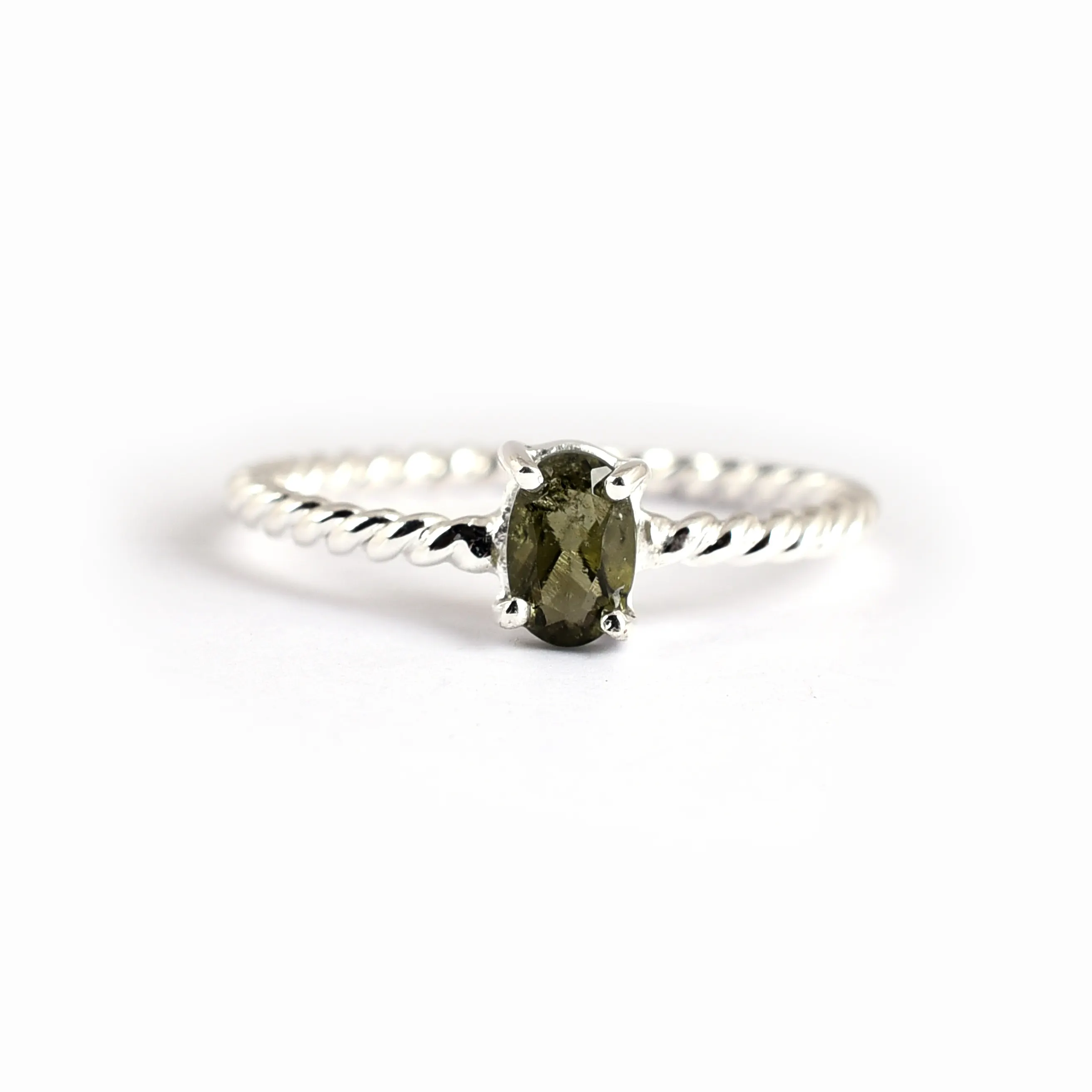 Moldavite रत्न की अंगूठी निचले स्तर के दुर्लभ रत्न प्रामाणिक Moldavite हस्तनिर्मित डिजाइन अंगूठी 925 स्टर्लिंग चांदी
