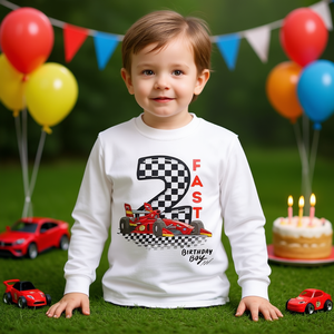 T-shirt promotionnel blanc à manches longues pour garçon de 2 ans, motif voiture de course - Product Image 3