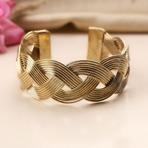 Versatile <b>Metal</b> <b>Bracelet</b> Pairs Easily With Casual Formal And Office Wear Styles - Product Image 2