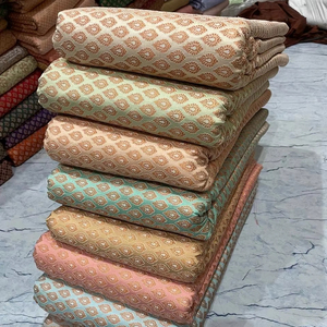 Élégant tissu de brocart jacquard haute densité en soie imprimé motifs floraux Paisley pour robe et tapisserie d'ameublement de vêtements de mode - Product Image 1