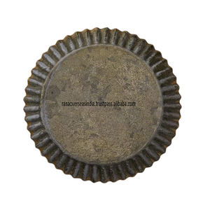 Lujoso plato redondo de metal galvanizado para servir perfecto para fiestas, uso en la cocina o decoración del hogar en diversos tamaños y diseños - Product Image 2