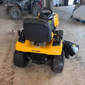 Cortacésped a Batería Cub Cadet XT1 LT46 Serie Enduro de Alto Rendimiento Industrial, 24V/28V, Motor de 4 Tiempos y 139cc, para Bricolaje - Product Image 4