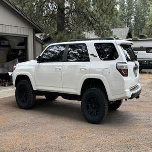 Toyota 4 Runner d'occasion en vente chaude Fresh & Clean Fairly Used No Accident History Meilleur prix en stock à vendre - Product Image 5