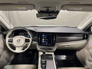 Voiture d'occasion de qualité abordable, Volvo V-90 Cross Country T6 2017, conduite à gauche - Product Image 2