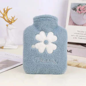 Bouillotte douce et portable de 2 L, design mignon en peluche, avec revêtement en caoutchouc réutilisable, chaude et portable pour la maison ou le bureau - Product Image 3