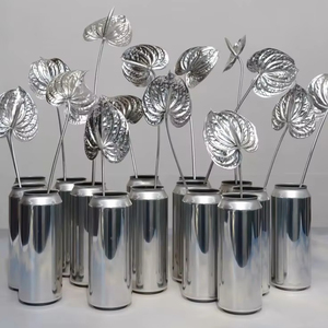 Vase en aluminium élégant à l'aspect antique pour la décoration haut de gamme dans les maisons et les cafés - Product Image 1