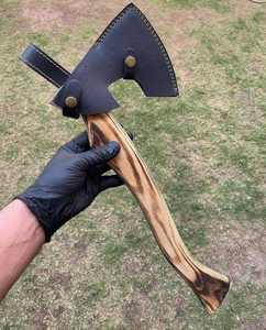 Hacha Tomahawk Artesanal de Acero con Alto Contenido de Carbono, Mango de Madera de Palisandro, Funda de Cuero, 1.5 kg, Multiusos para Camping y Actividades al Aire Libre - Product Image 4