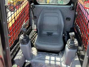 Nouvelle arrivée Chargeuse compacte sur chenilles Manitou 1350RT de haute qualité, moteur 46HP, à vendre, prête à être expédiée, haute performance. - Product Image 6