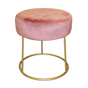 Tabouret chic en peluche avec un coussin élégant conçu pour les maisons modernes recherchant le confort et l'attrait visuel de l'intérieur - Product Image 6