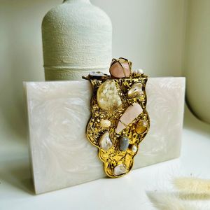 UNIQUE VINCULADO CON Embrague de resina de calidad estándar Monedero de diseñador único Lujo Alta calidad al mejor precio Diseño decorativo - Product Image 4