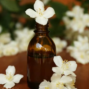 Aceite esencial de jazmín Grandiflorum de fábrica de fabricante al por mayor 100% aceite esencial de jazmín Grandiflorum de calidad superior puro y natural - Product Image 1