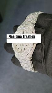 Reloj de Lujo de Cuarzo con Diamantes Moissanita y Correa de Acero Inoxidable Acabado en Dos Tonos Diseño Iced Out Colores Personalizables - Product Image 3