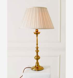 Lámpara de Mesa de Metal de Primera Calidad para una Decoración Elegante del Hogar que Ofrece una Construcción Duradera y Luz Ambiental - Product Image 4