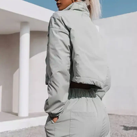 Ensemble jogging streetwear deux pièces pour femme, veste courte légère à demi-zip et pantalon, collection Hiver 2024
