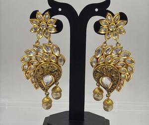 ต่างหูทองชุบคุณภาพดี ดีไซน์แบบดั้งเดิม ประดับเพชรคันดัน สำหรับงานแต่งงานและงานปาร์ตี้ คอลเลคชั่นสำหรับผู้หญิงและเด็กผู้หญิง - Product Image 2