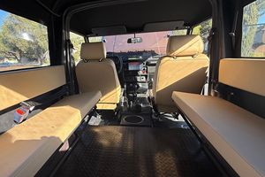 Mercedes-Benz 240GD d'occasion de 1985 en excellent état, prêt à être expédié - Product Image 4