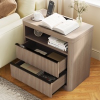 Table de chevet cannelée OEM avec station de charge et ports USB, en noyer, avec tiroir de rangement, grande table d'appoint pour chambre et salon