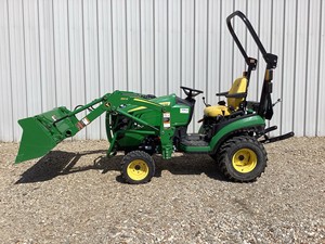 Tracteur John Deere 1025R 4RM/2RM 55 CV avec pompe, modèle 2024, d'occasion, qualité supérieure, garantie 5 ans, prêt à l'exportation, directement du fournisseur. - Product Image 4