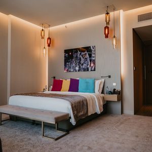 Mobilier d'hôtel pour les projets en Arabie Saoudite, aux Émirats arabes unis et au Qatar, ensemble de meubles de chambre d'hôtel avec finition membranaire, exportation depuis la Turquie - Product Image 1