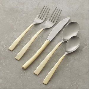 Bon marché Prix acier inoxydable argent poli Designer résine bambou Design poignée cuillère couteau et fourchette ensemble de couverts - Product Image 3