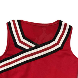 Haut de sport respirant en tissu extensible pour la cheerleading, favorisant la mobilité lors des routines d'équipe - Product Image 2