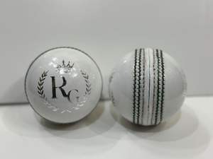 Pelota rosa utilizada para partidos de prueba de día y de noche - Product Image 4