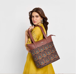 Brown leather tote ladies <b>purse</b>, a chic, minimalist shoulder bag style, available at wholesale prices now. - Product Image 4